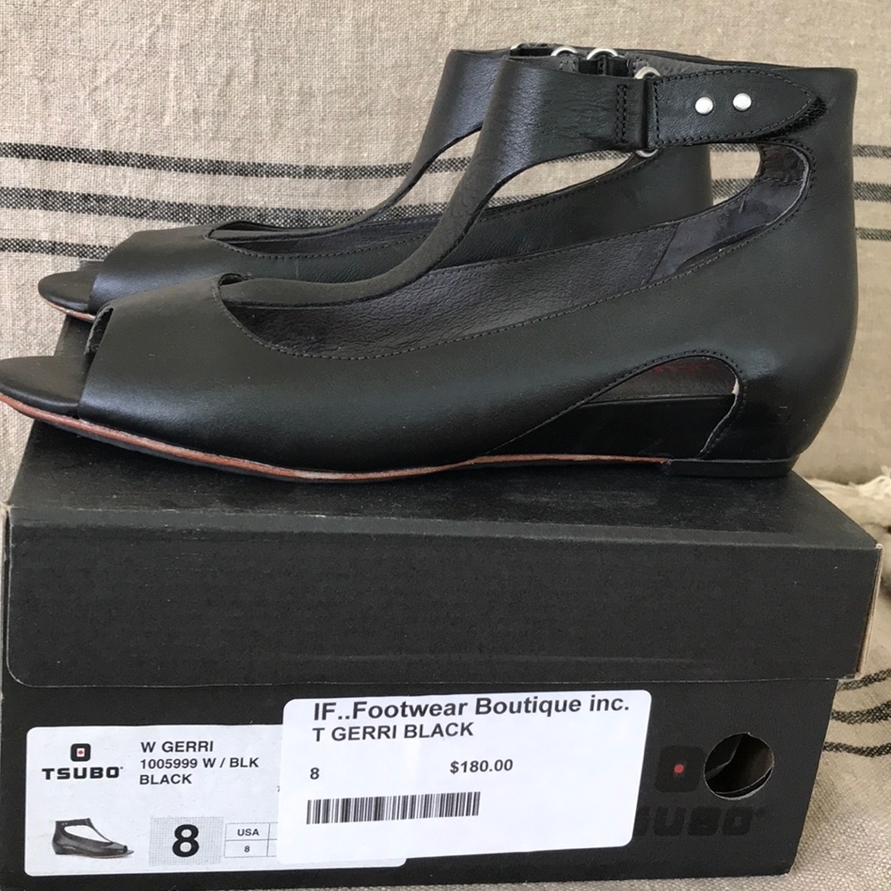 Tsubo black sandal size 8
